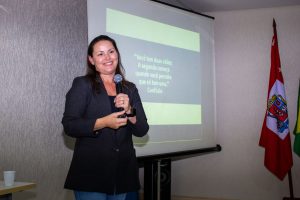 Outubro Rosa: Imetro-SC promove palestra motivacional sobre superação e prevenção ao câncer de mama para servidores