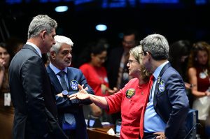 A senadora Teresa Leitão, líder do governo, com Rogério Carvalho, Humberto Costa e Randolfe Rodrigues. Foto: Ton Molina/Agência Senado